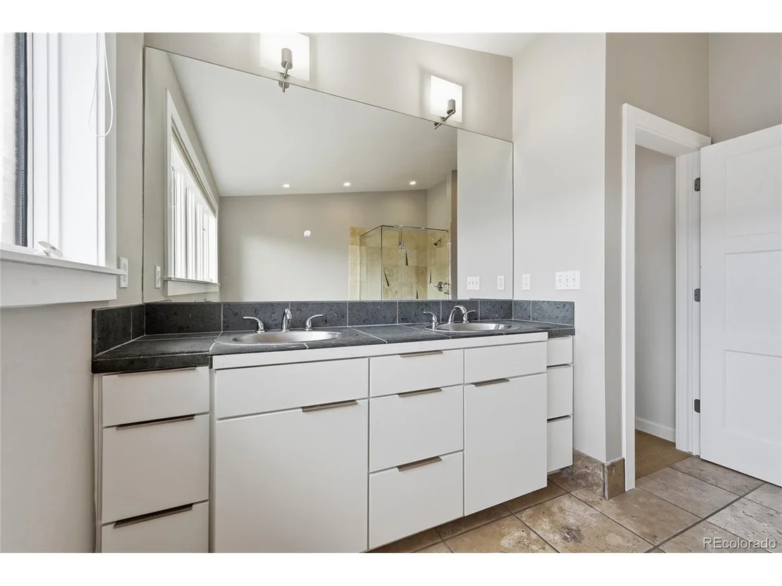 Photo of 860 Union Ave