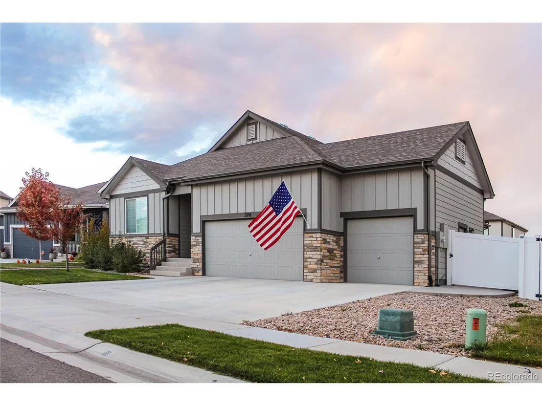 Photo of 574 Ellingwood Pointe Dr