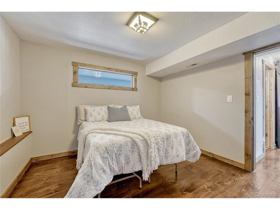 Photo of 19 E Pine Dr