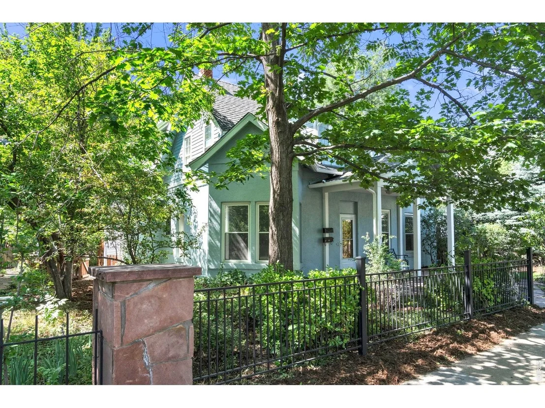 Photo of 320 Pearl St