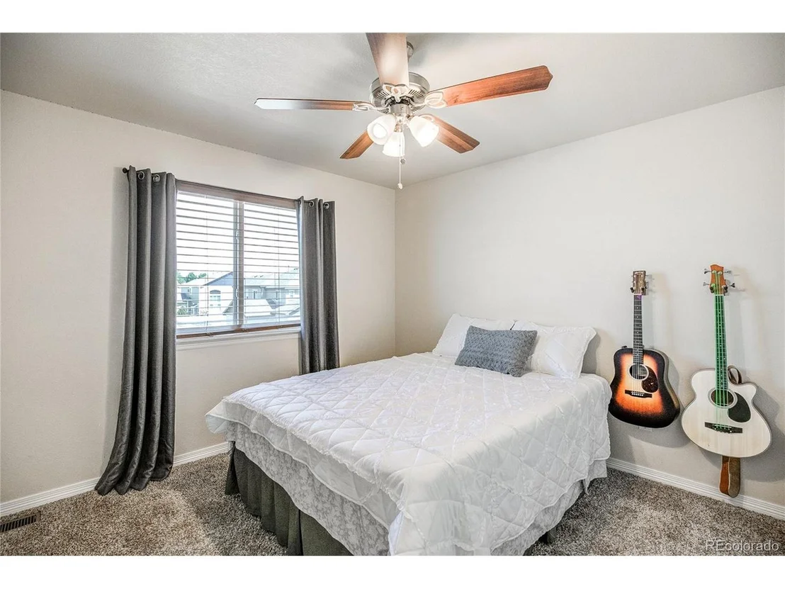 Photo of 669 N 16th Way