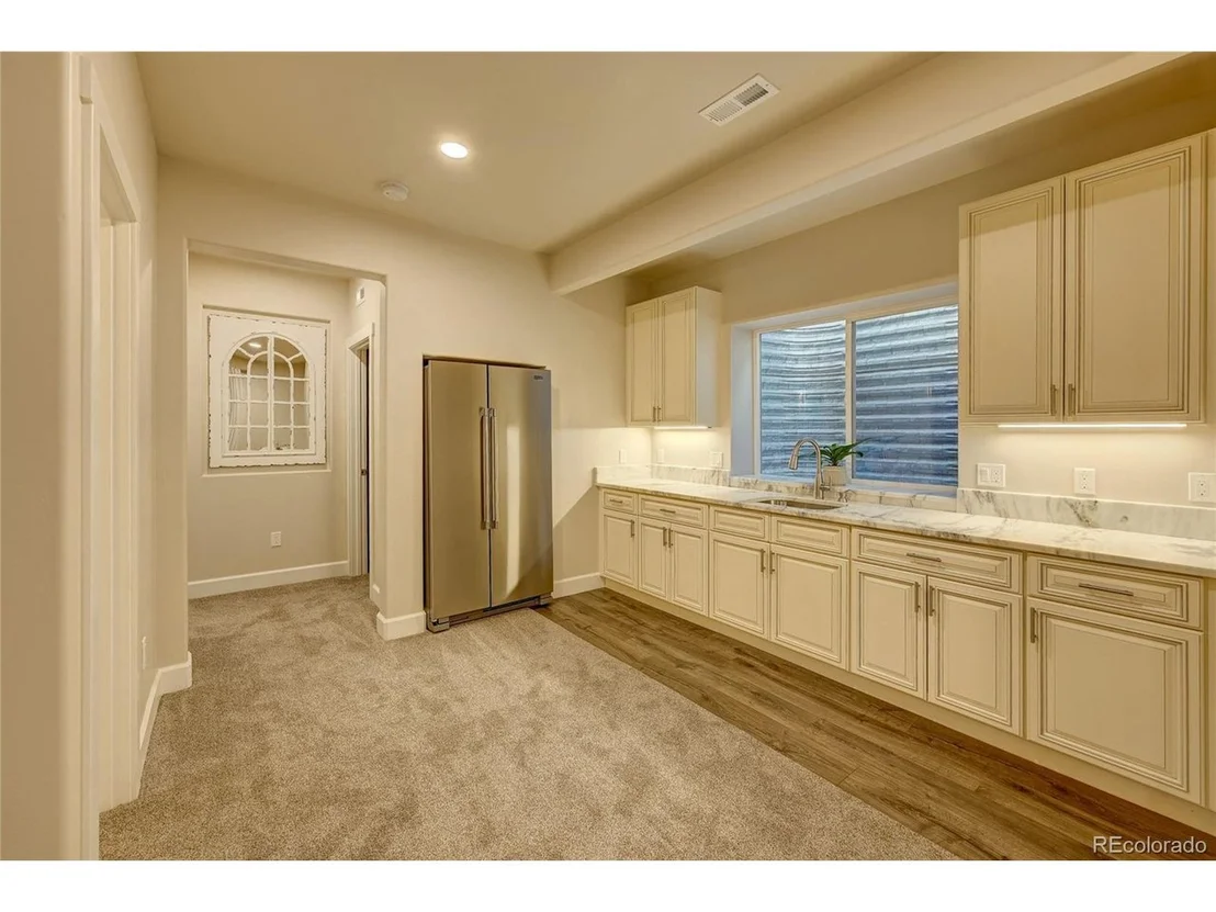 Photo of 8727 Holman Cir
