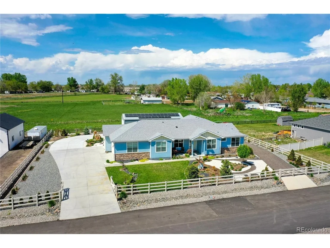 Photo of 305 Foxtail Dr