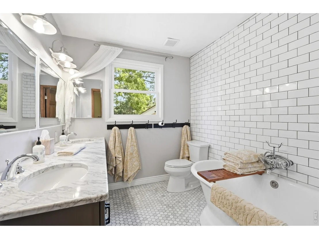 Photo of 14 Princeton Cir