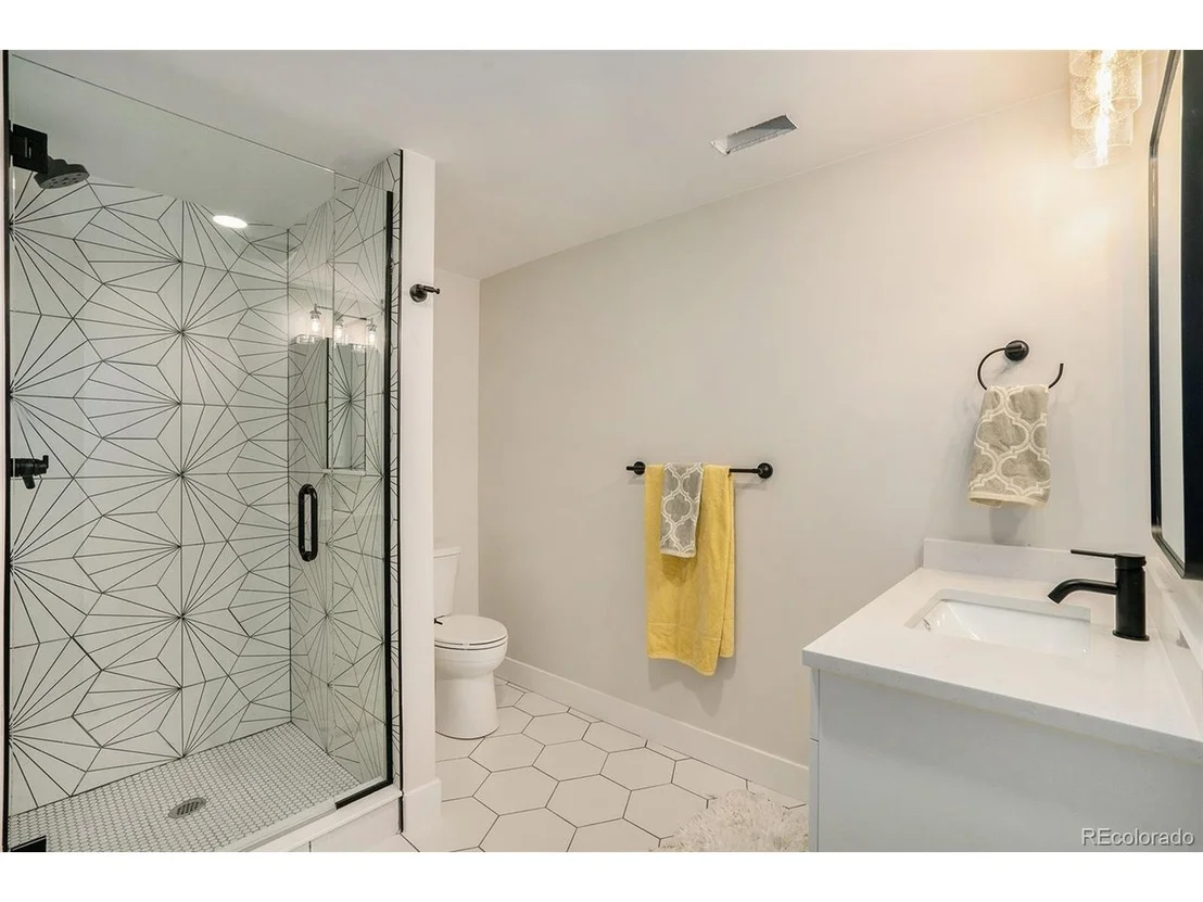 Photo of 1165 Locust St