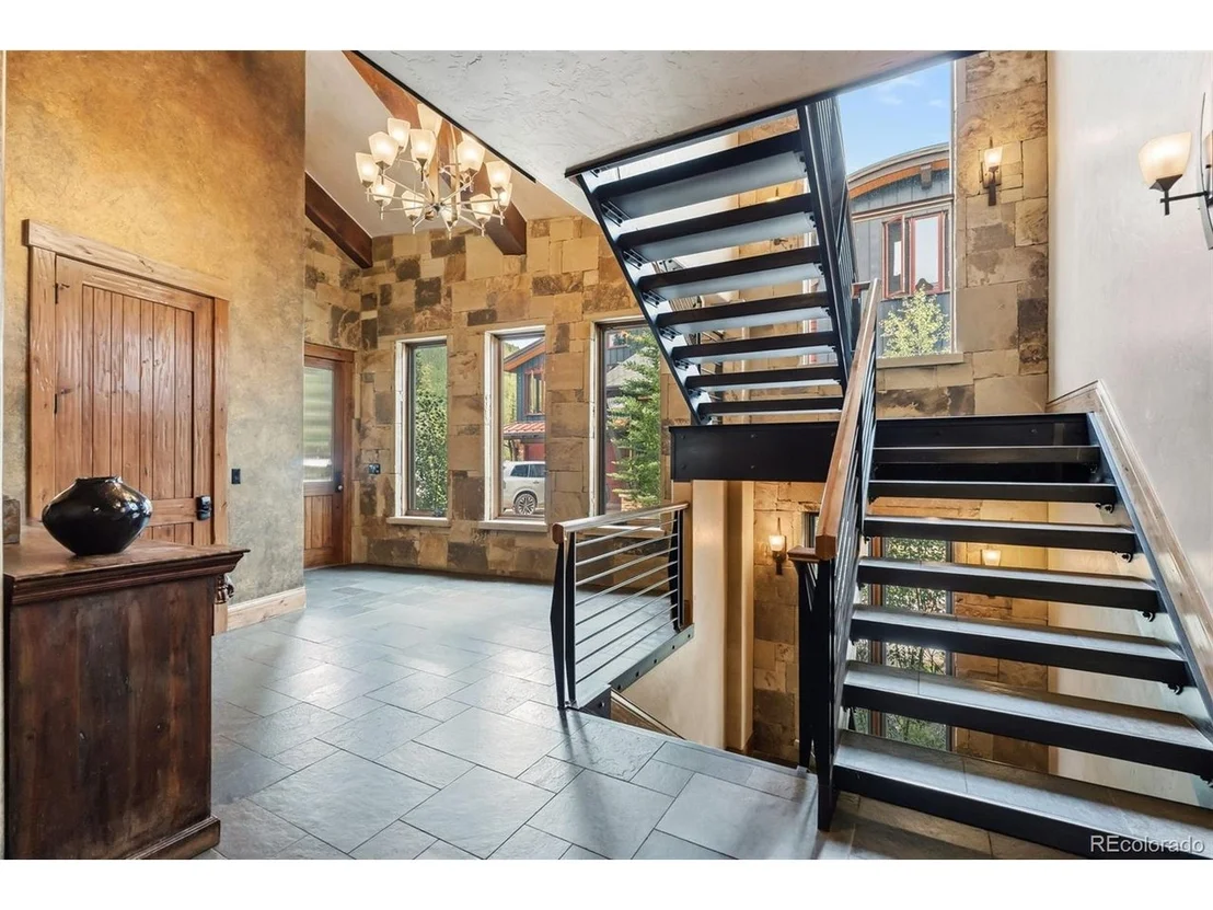 Photo of 560 Beeler Pl