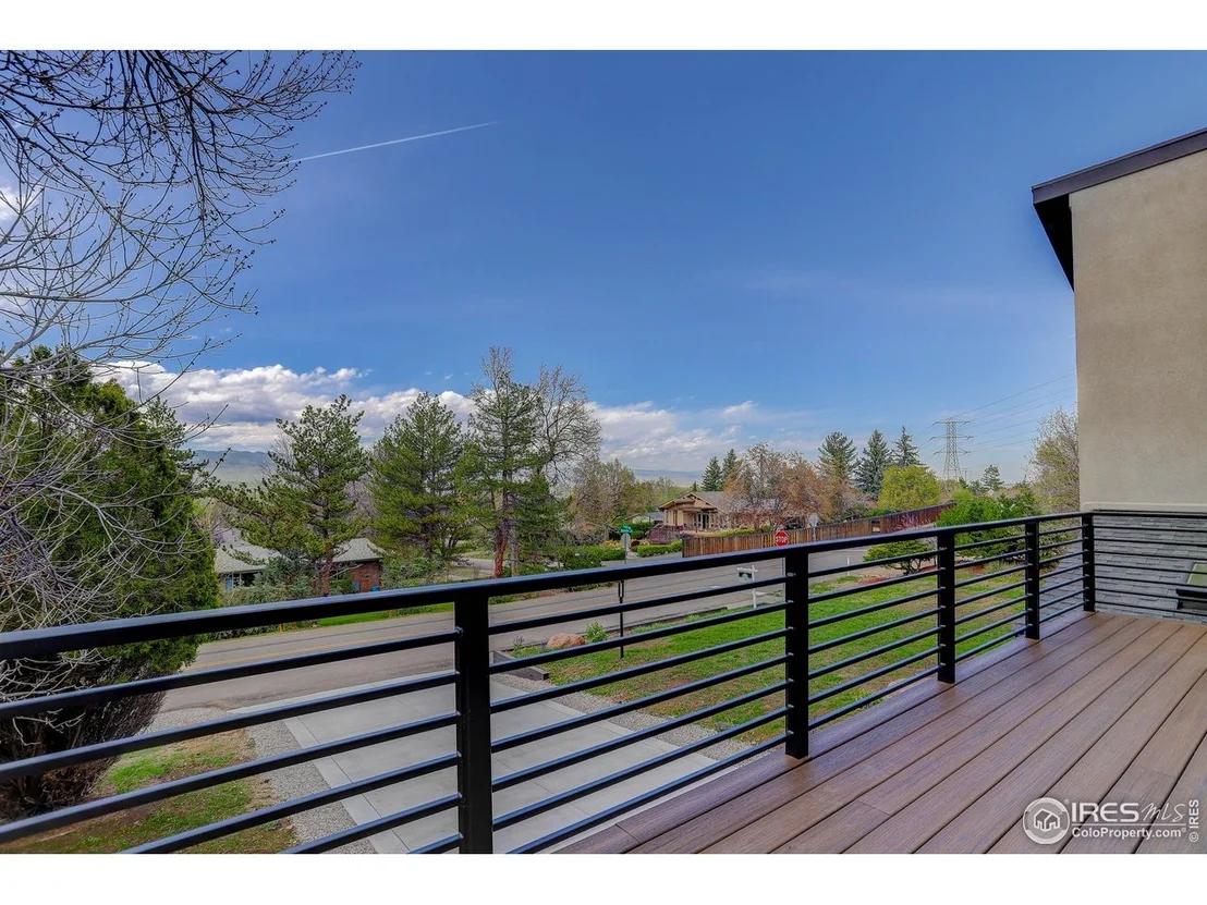 Photo of 1048 Westview Dr