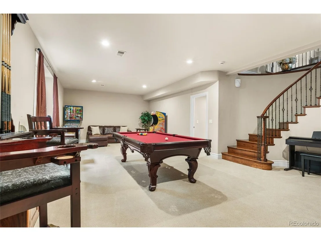 Photo of 1160 N Monaco Pkwy