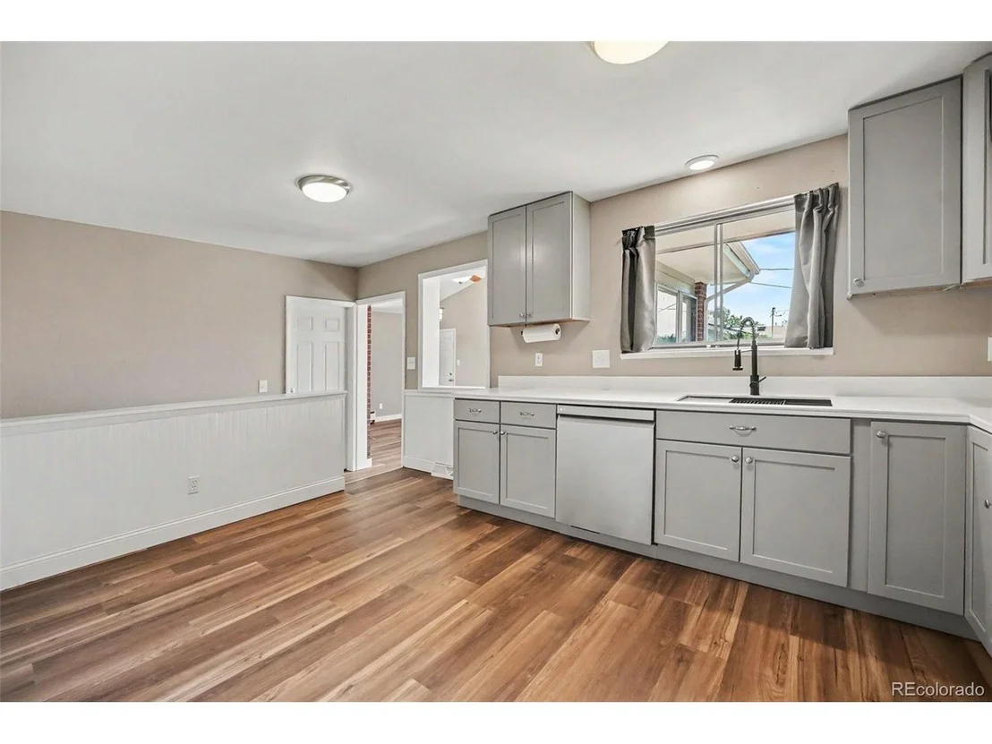 Photo of 400 Leo Ln
