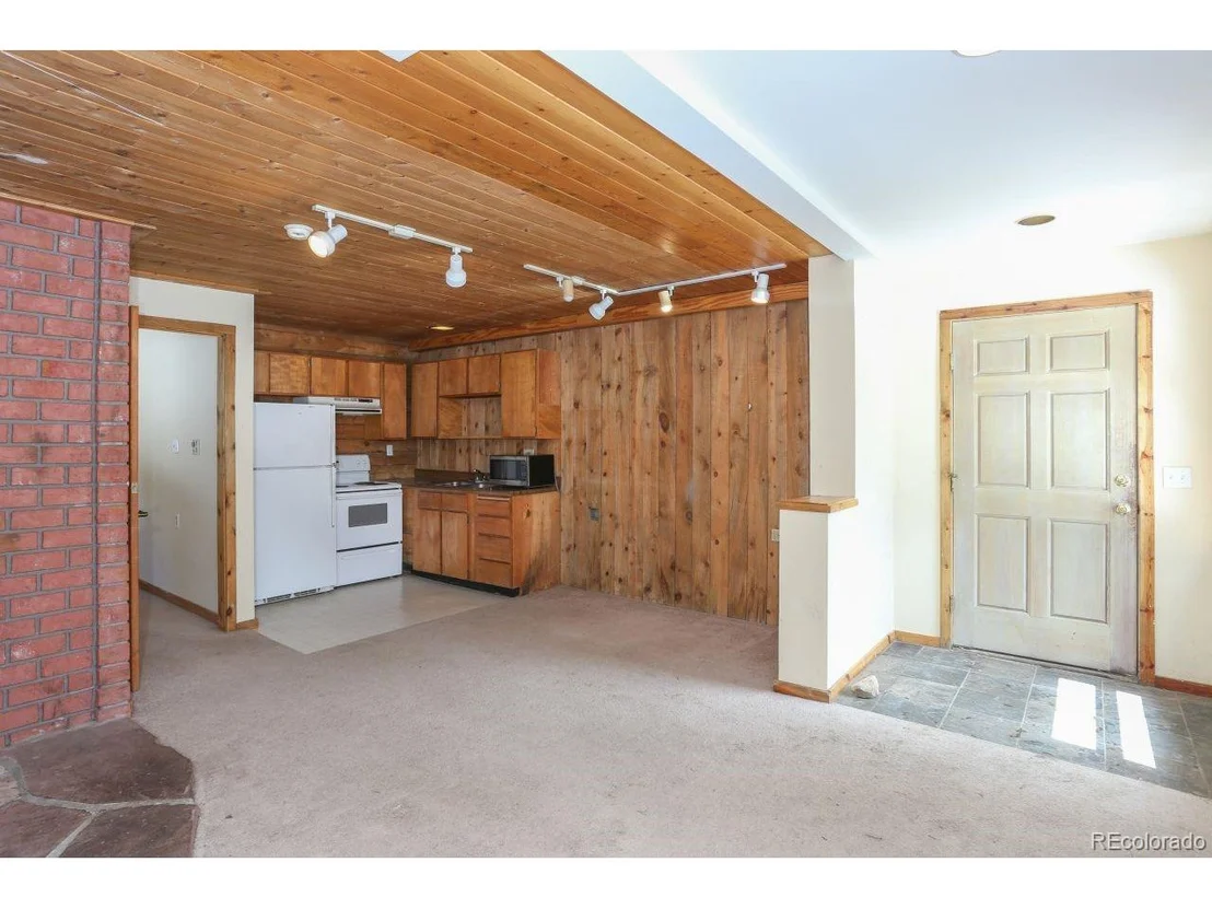Photo of 390 Crown Dr
