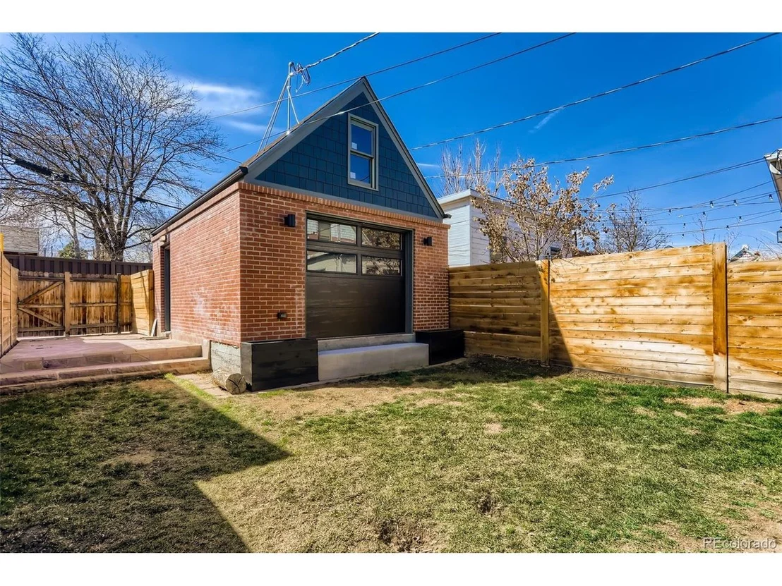 Photo of 3345 Bryant St