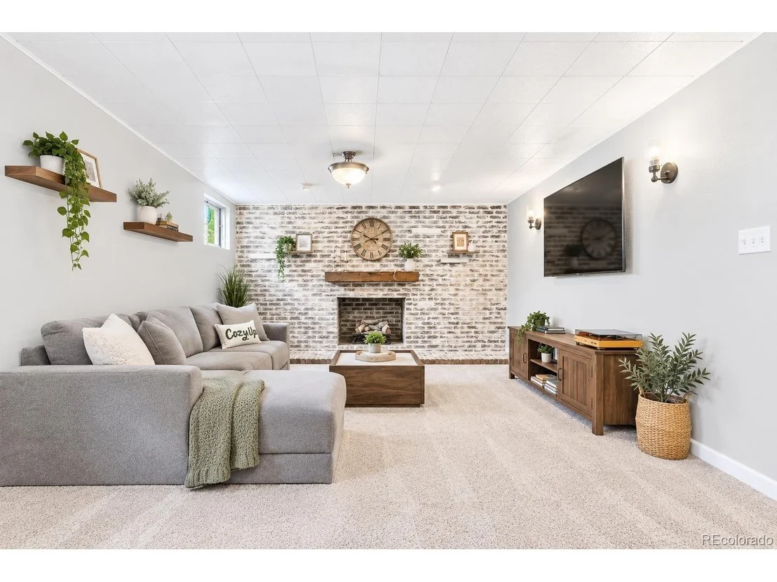 Photo of 6374 Iris Ct