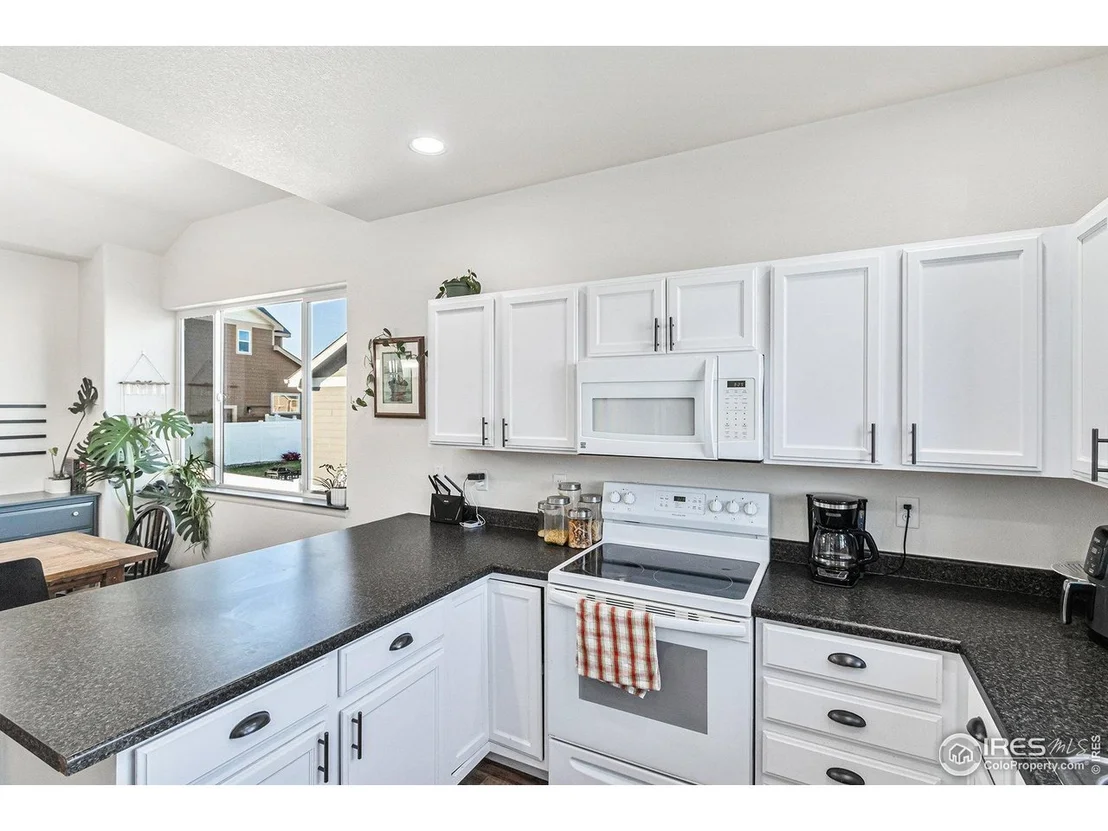 Photo of 985 Axis Dr