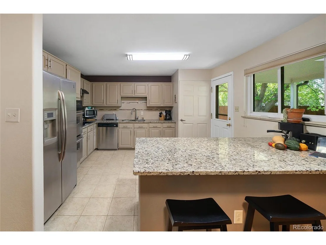Photo of 6045 Queen St