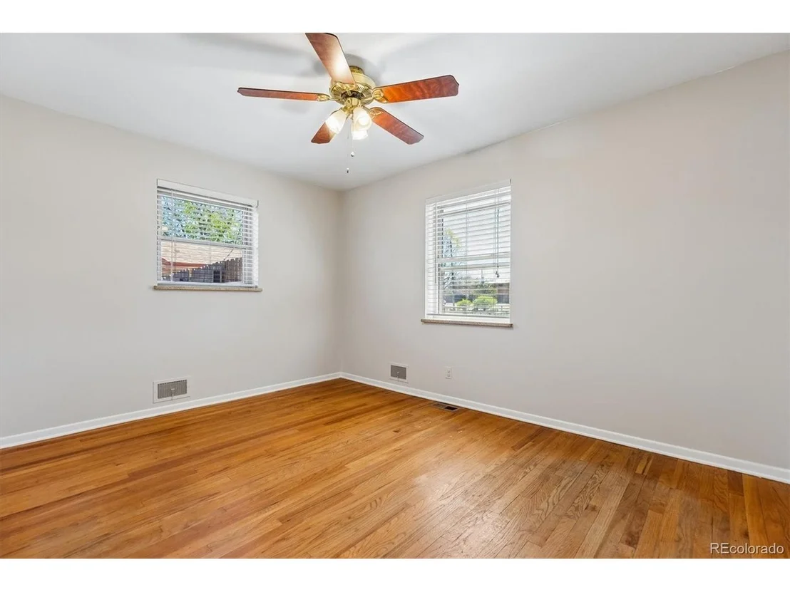 Photo of 5755 Dover St