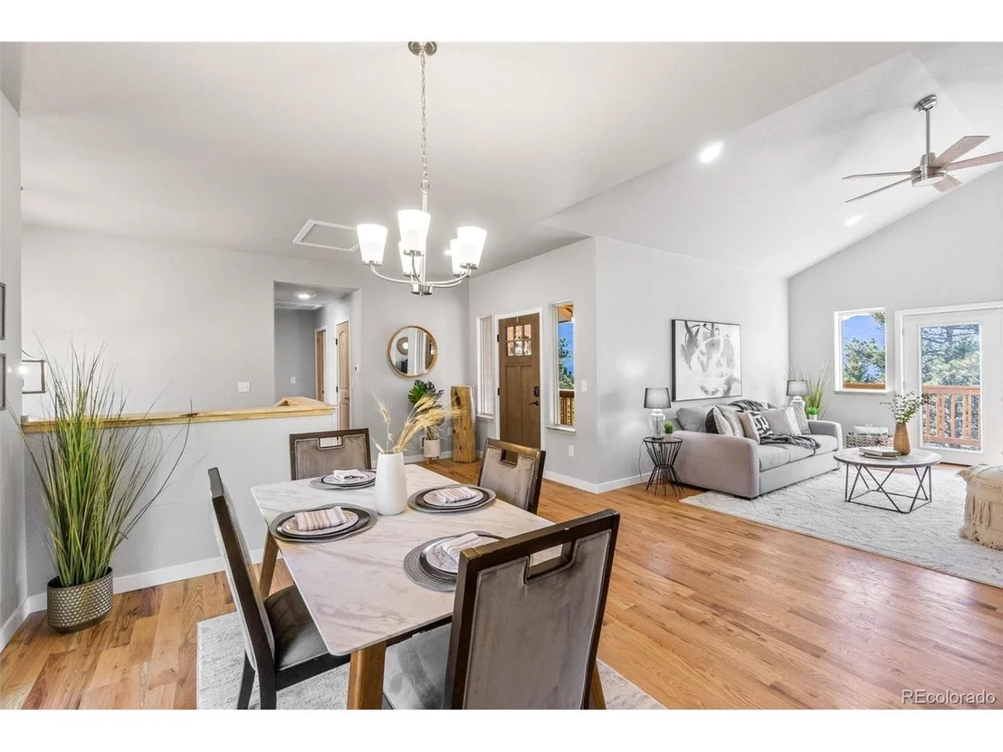 Photo of 544 Aspen Ln