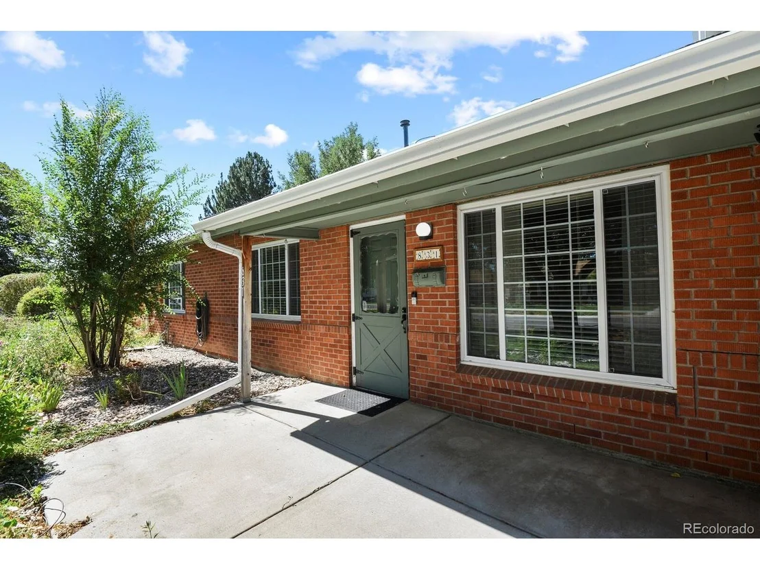 Photo of 831 Troy St