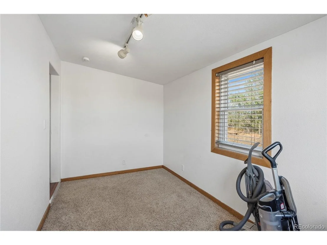 Photo of 40527 County Road 37