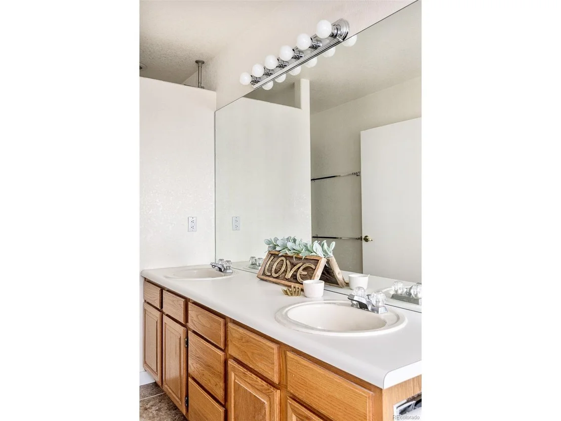 Photo of 1029 Delta Dr