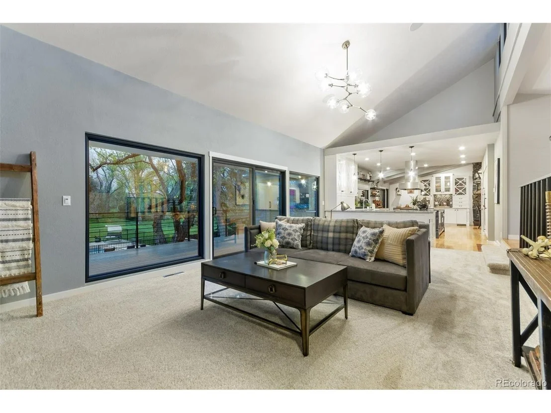 Photo of 620 Front Range Rd