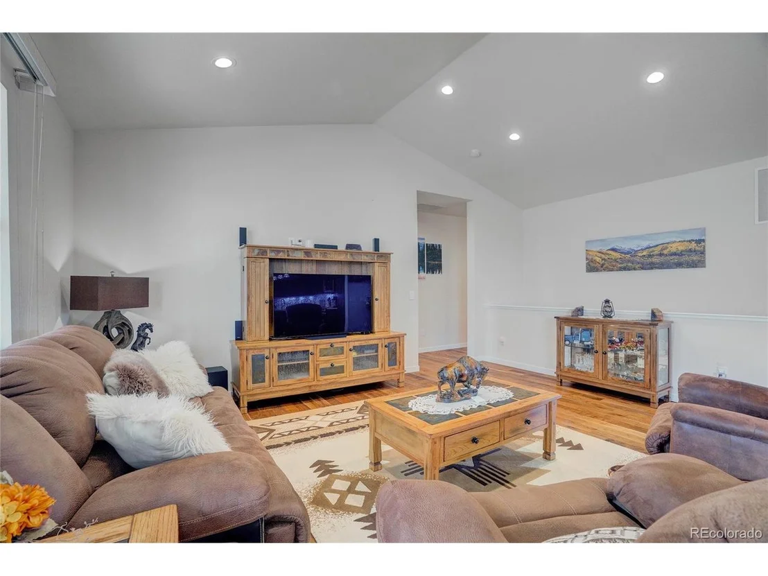Photo of 305 Foxtail Dr