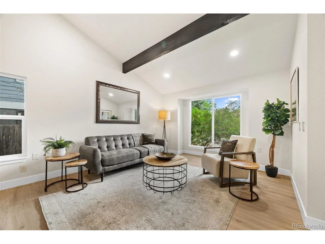 Photo of 8162 Field Cir