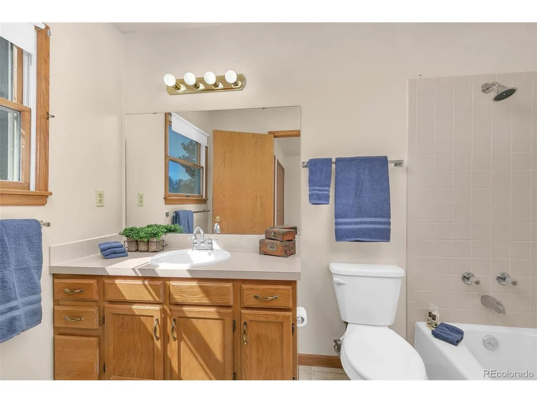 Photo of 162 48th Ave