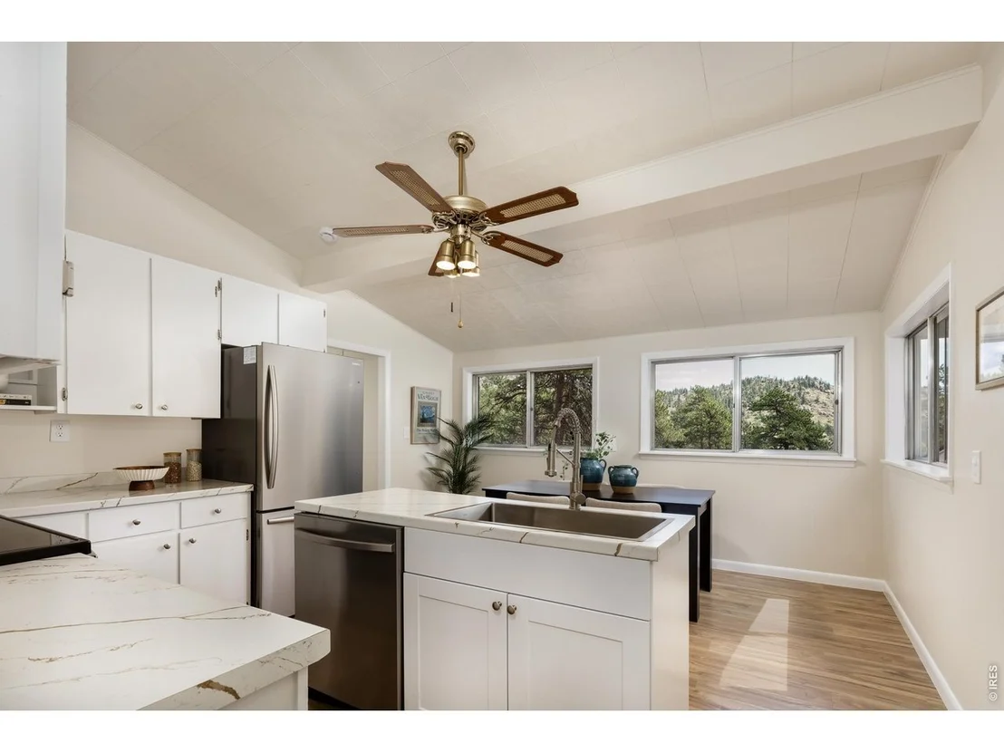 Photo of 465 Deer Ln