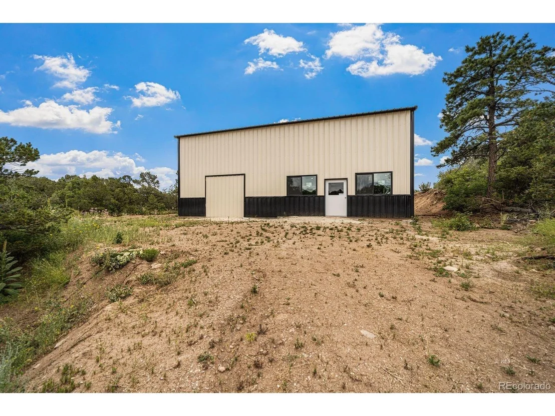 Photo of 325 McMurtrie Rd