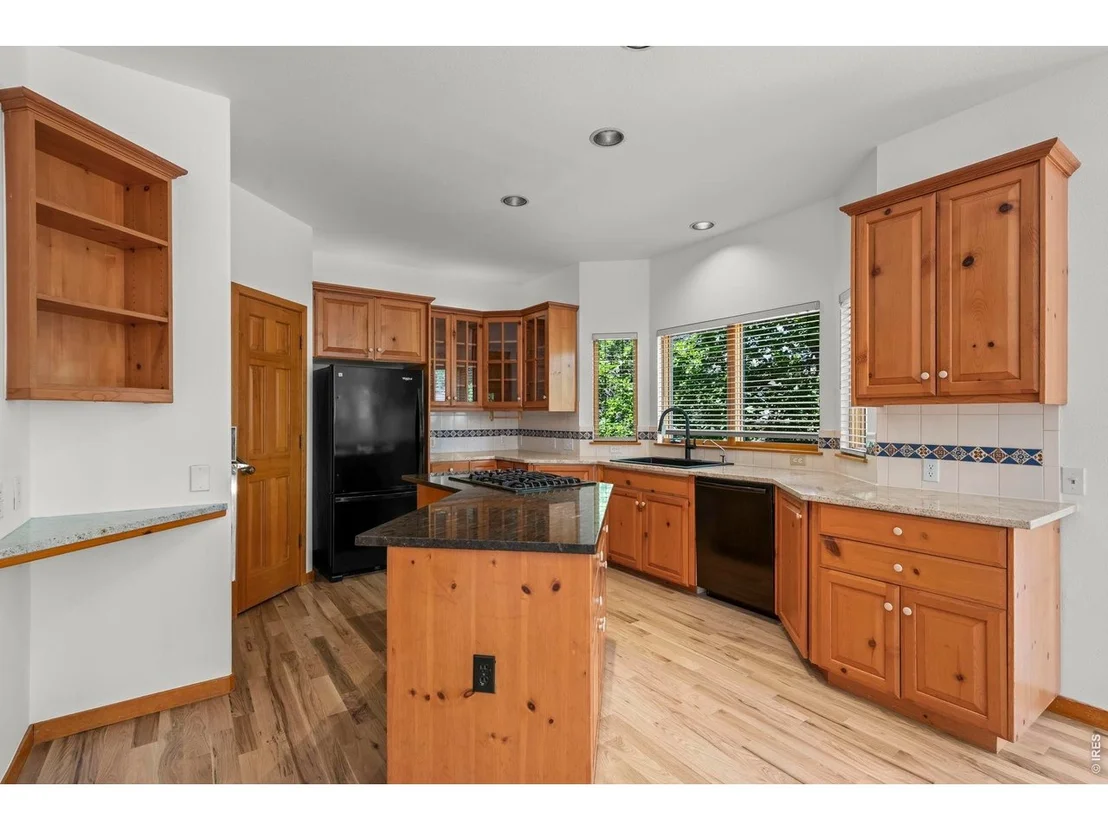 Photo of 1001 Utica Cir