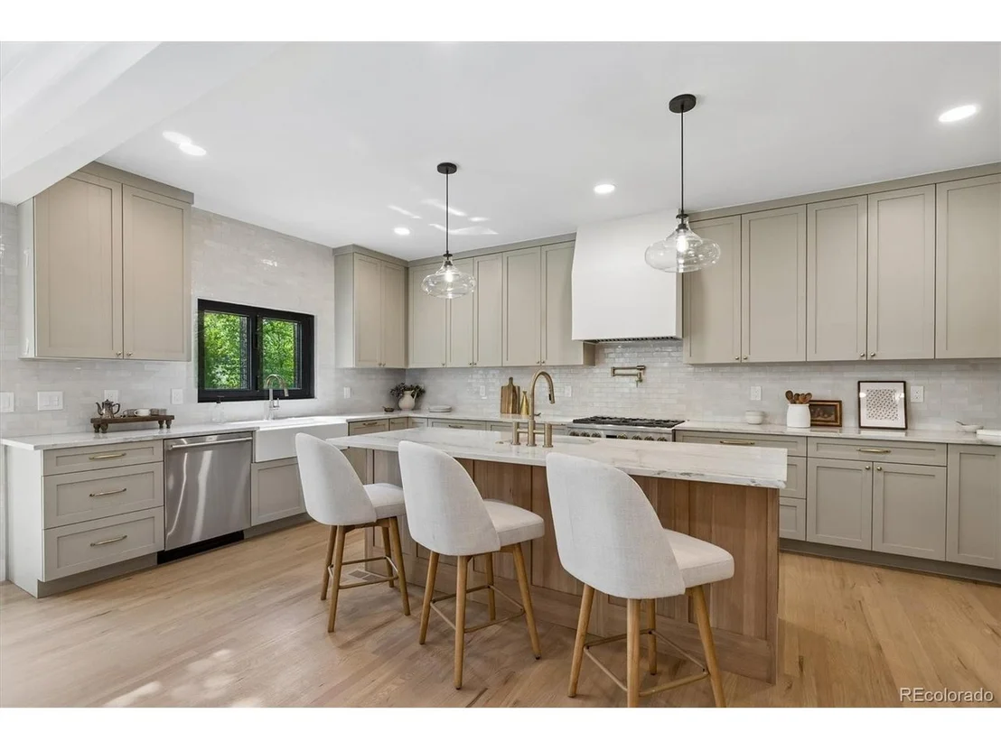 Photo of 5325 Pinehurst Dr
