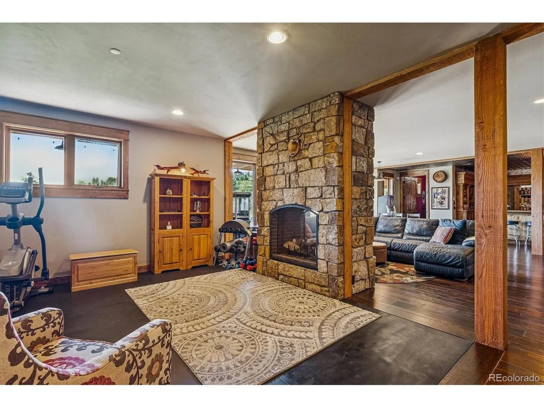 Photo of 477 W Meadow Rd