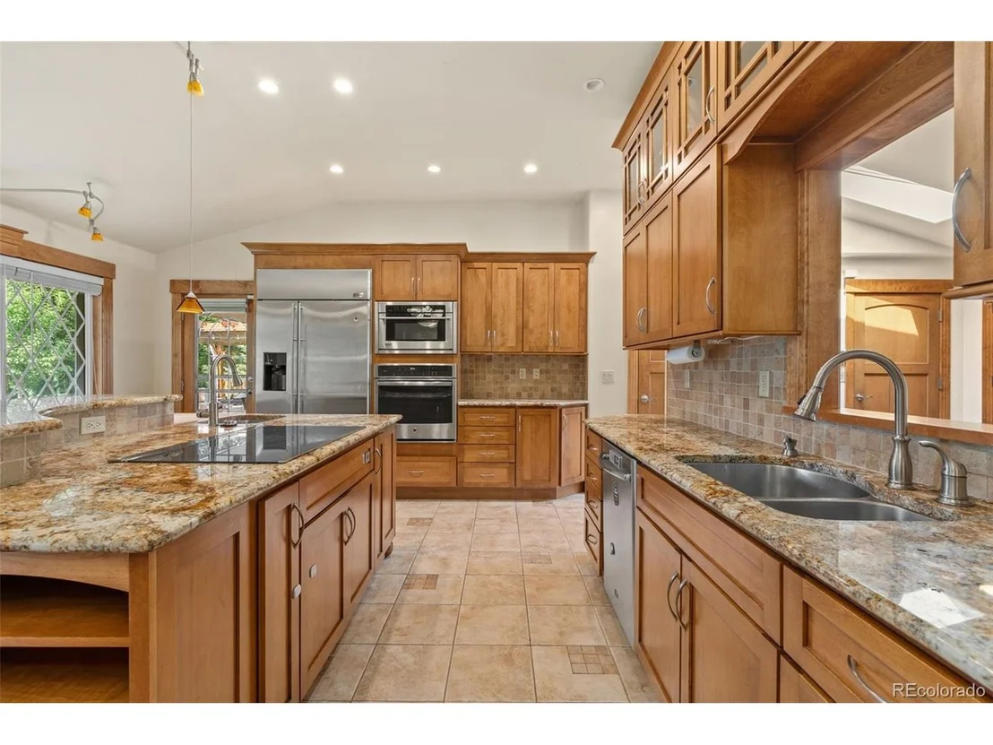 Photo of 3035 Deframe Rd