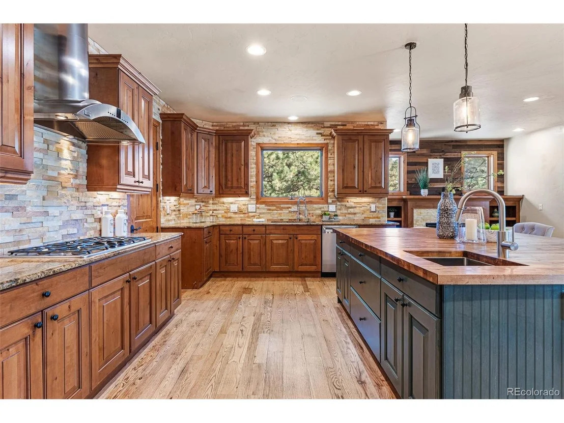 Photo of 2392 Saddleback Dr