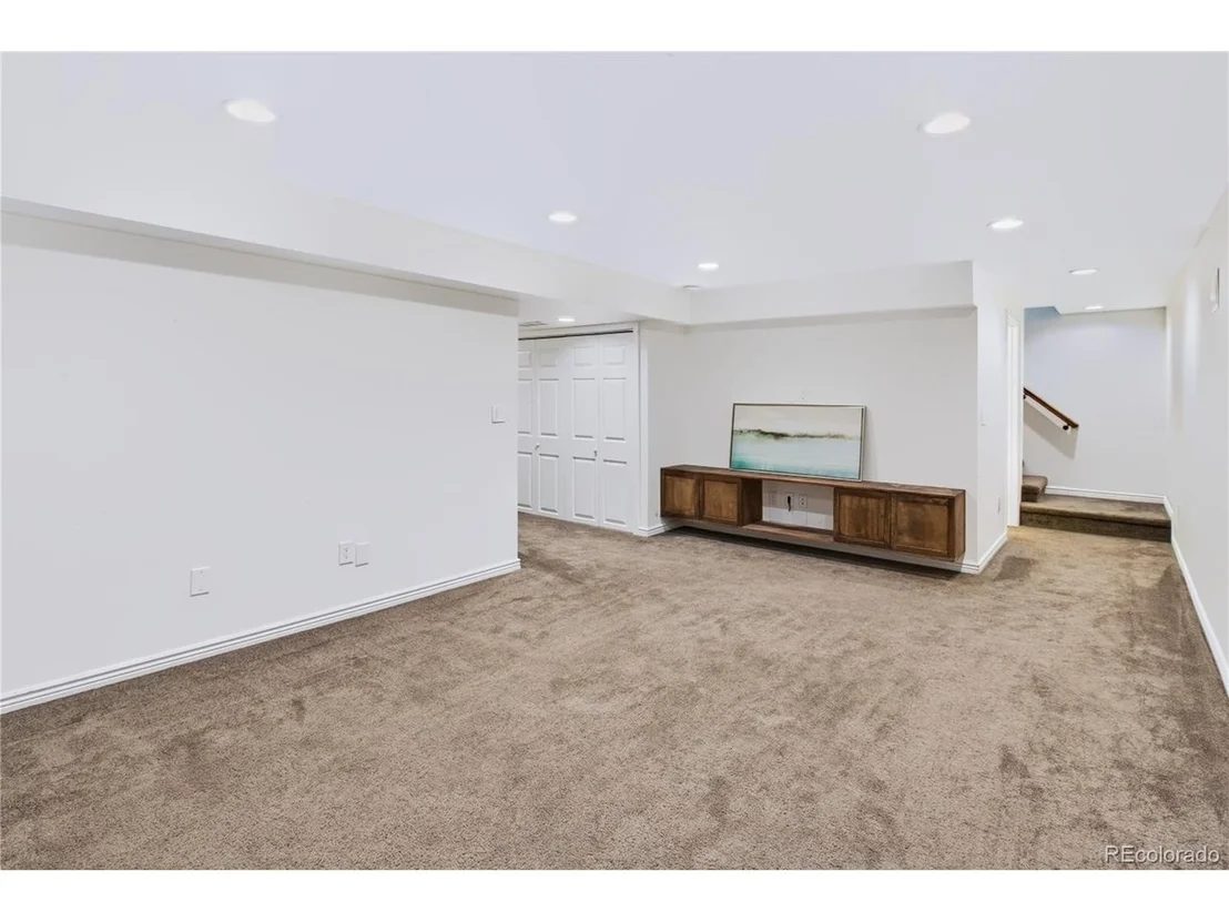 Photo of 660 Omega Ln