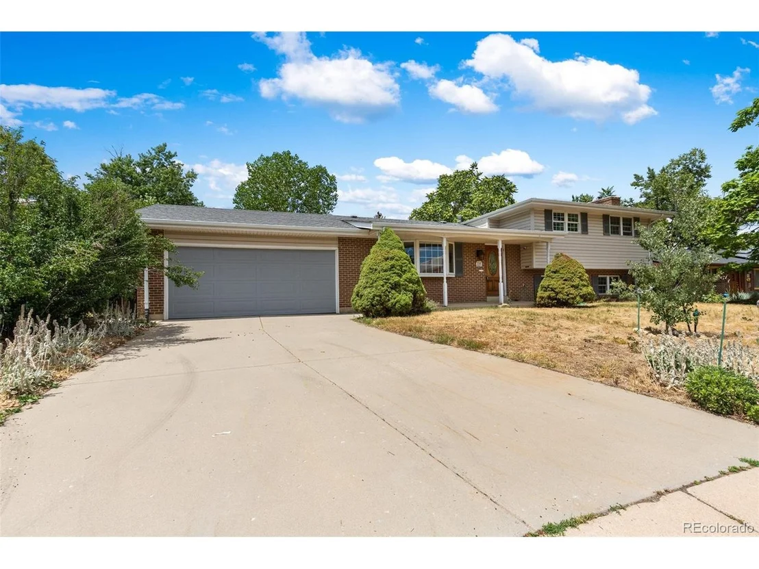 Photo of 335 Manhattan Dr