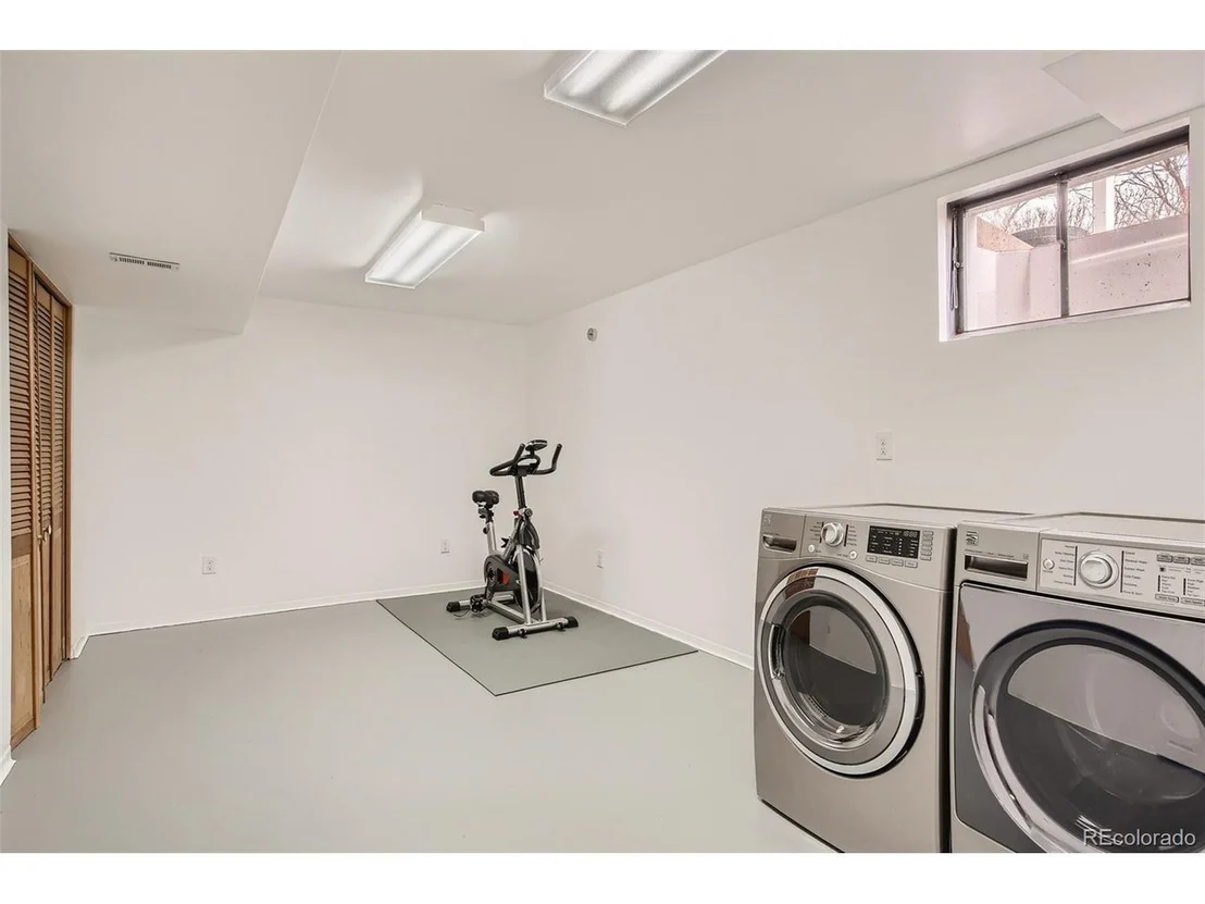 Photo of 6371 Iris Ct