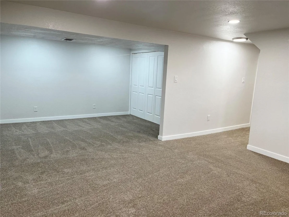 Photo of 376 Helena Cir