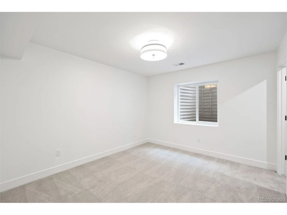 Photo of 3930 W Byron Pl