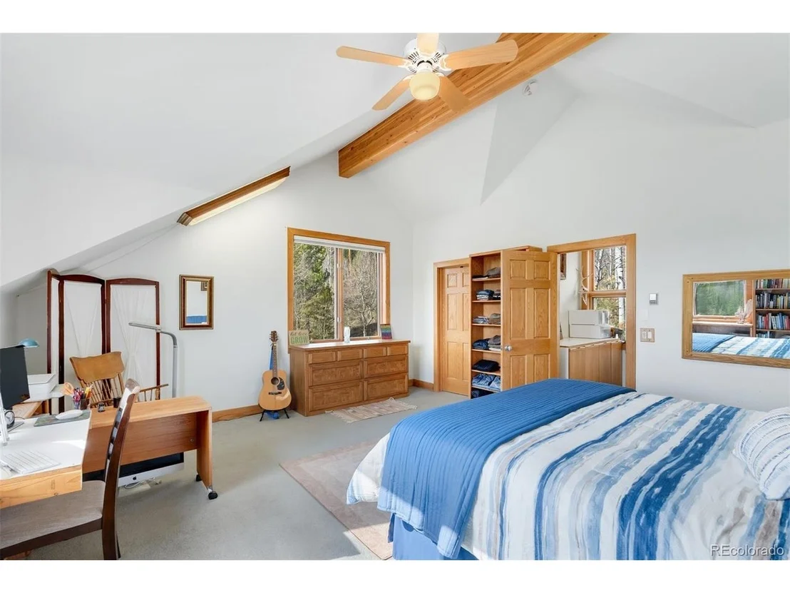 Photo of 348 Jade Rd