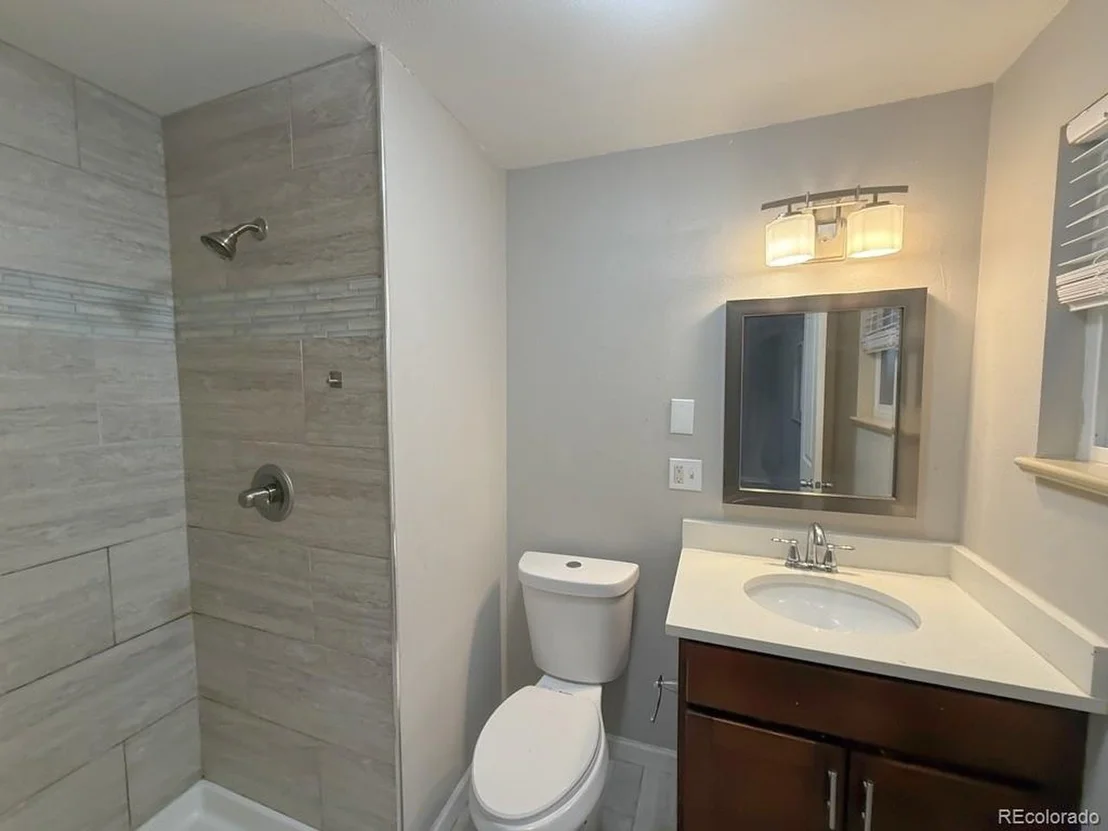 Photo of 562 W Easter Ave