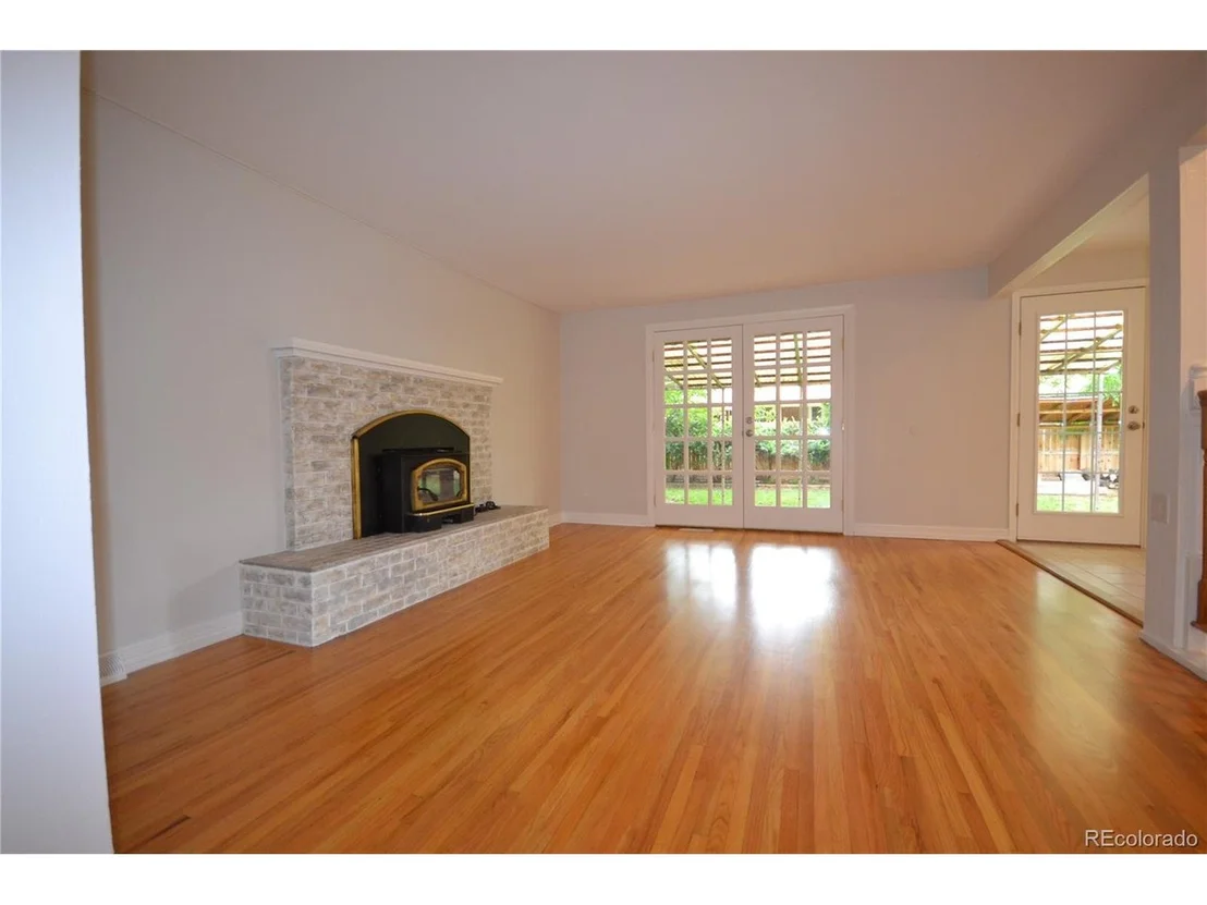Photo of 6883 Oak Way