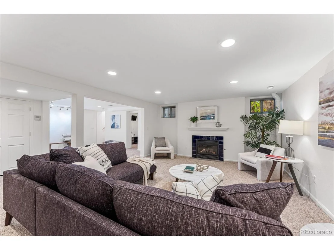 Photo of 2801 N Monaco Pkwy