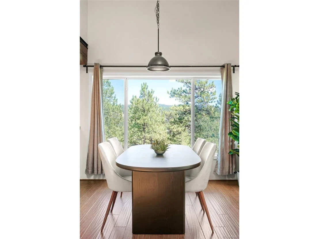 Photo of 395 Cougar Dr