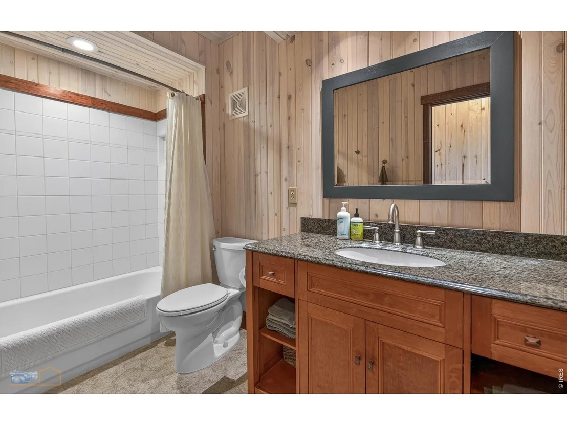 Photo of 942 Spruce Dr