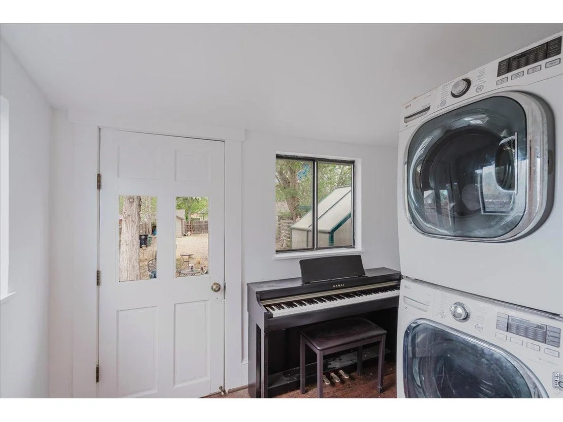 Photo of 443 Baker St
