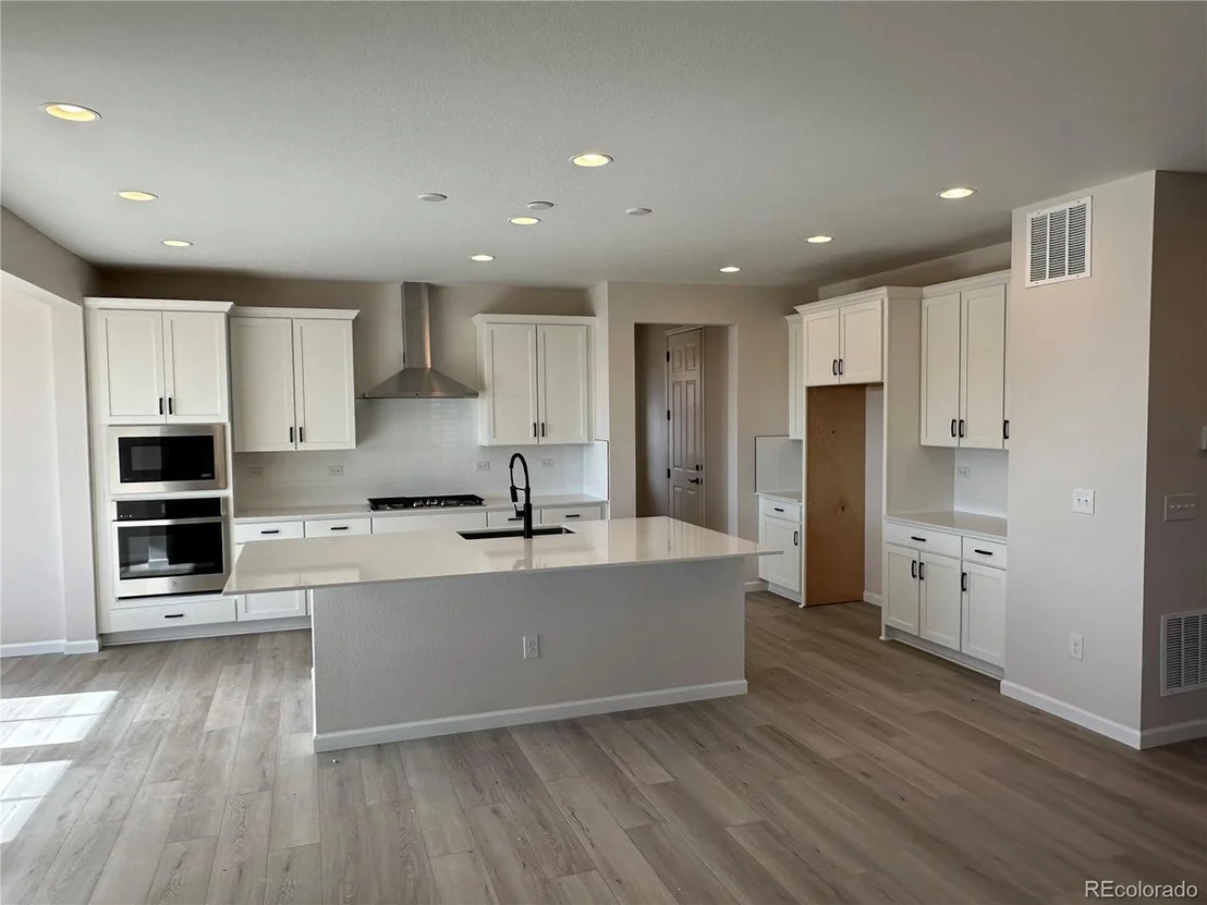 Photo of 1050 Joseph Pl