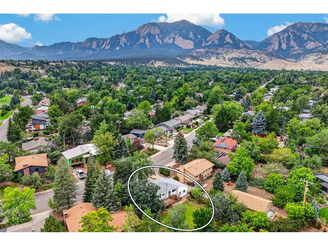 Photo of 3735 Emerson Ave