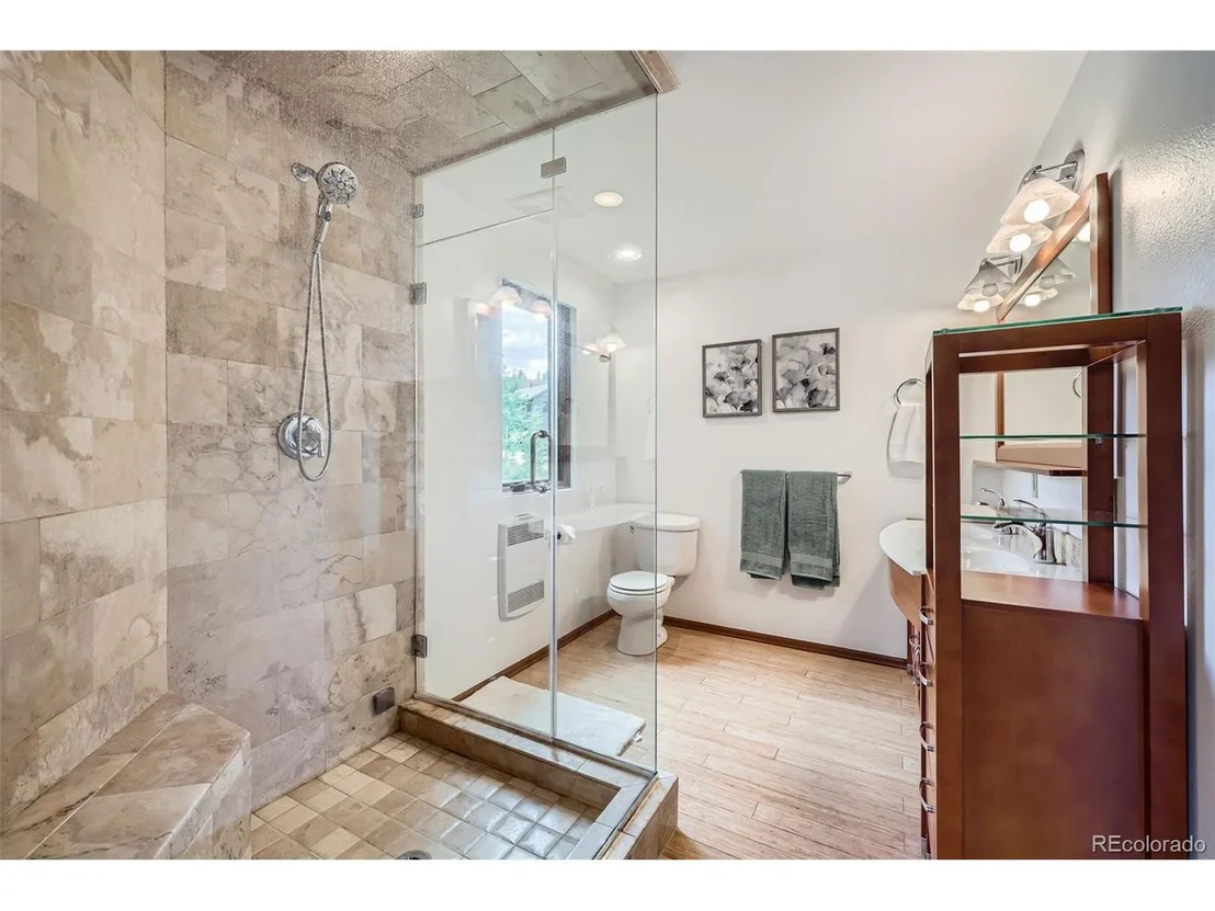 Photo of 674 Summit Dr