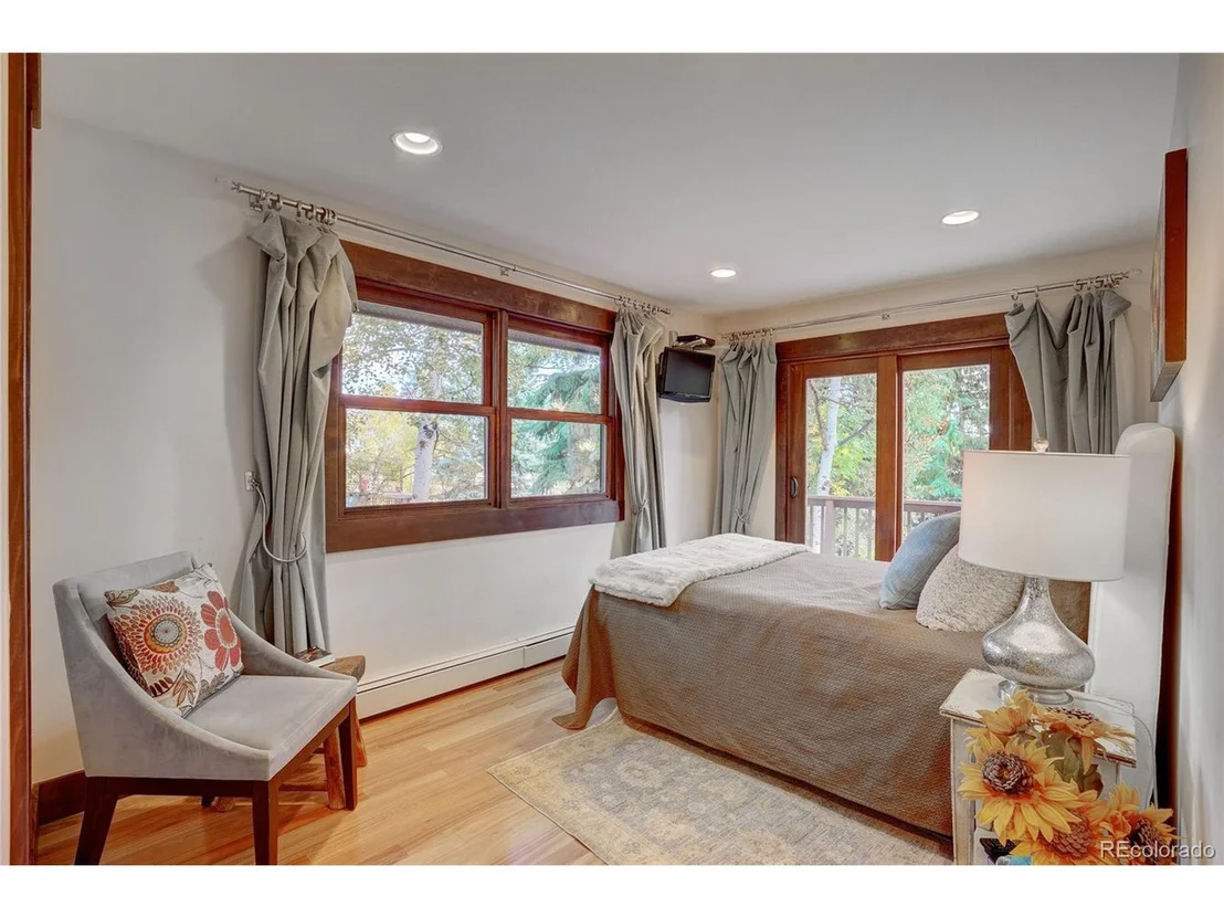 Photo of 25751 Village Cir